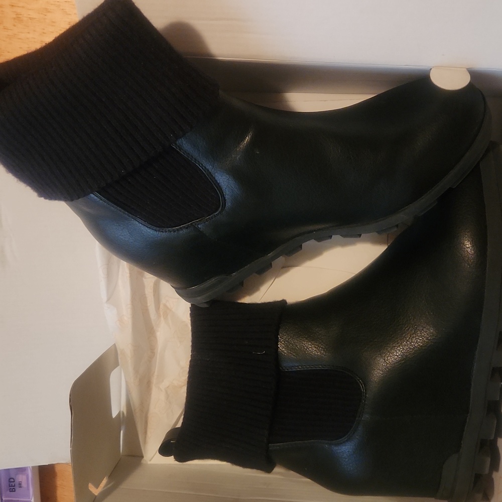 Boots - Picture 2 of 3